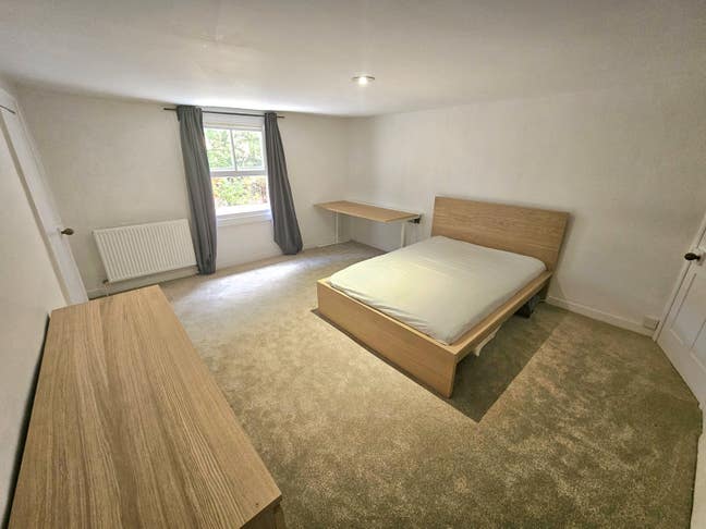 Spacious Room in Hursley Main Photo