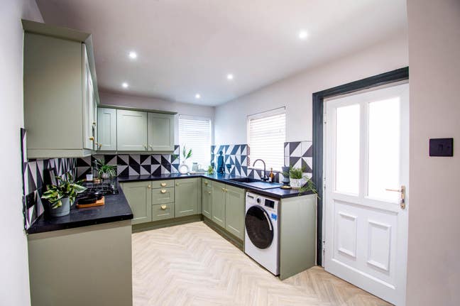 Stunning House located on Roundhay View Main Photo