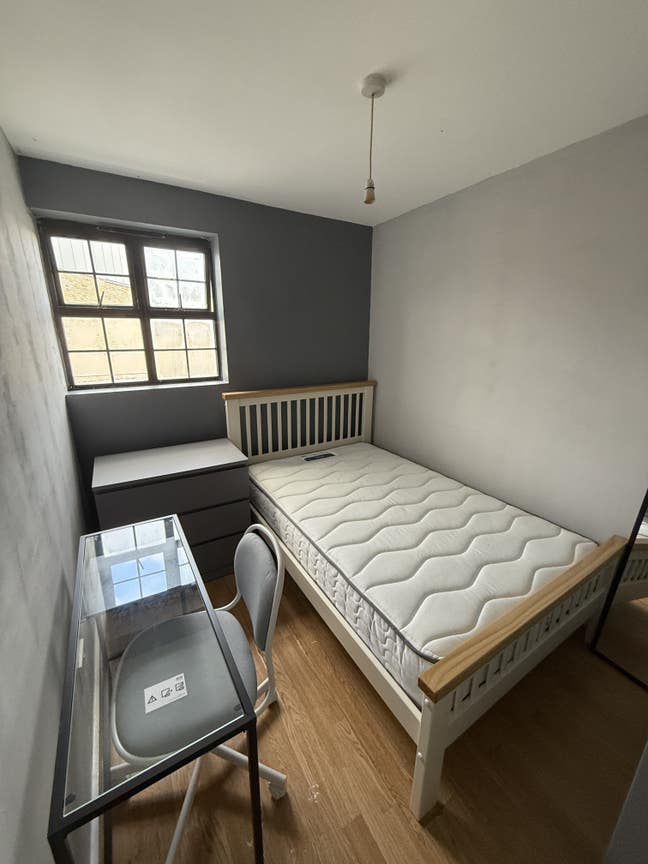 Cosy Room In A Great Location Main Photo