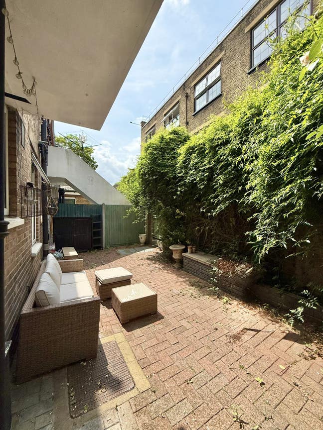 Double Room in Lovely Hoxton Flat Main Photo