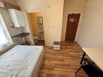 En-Suite  Double Room No Deposit Main Photo