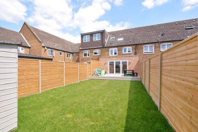 Spacious Double in 4Bed H. w/ XXL Living & Garden Main Photo