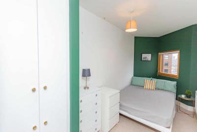 Bright Double in 4 Bed Flat in Canary Warf Main Photo