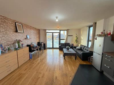 Spacious and modern furnished 2-bed, 2-bath flat  Main Photo