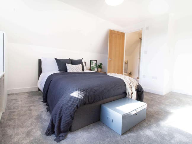 Large Ensuite in Abingdon Town Centre!  Main Photo