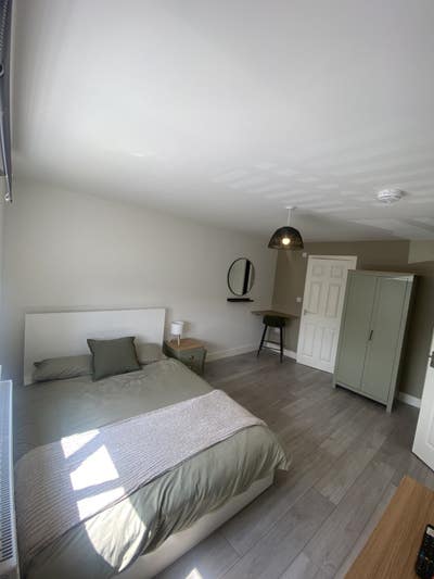 NEW, furnished, ensuite, bills included. Main Photo
