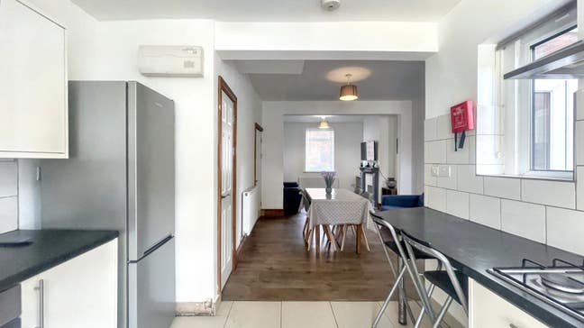 All-Inclusive Rooms in  5 Bed 4 Bath House Main Photo