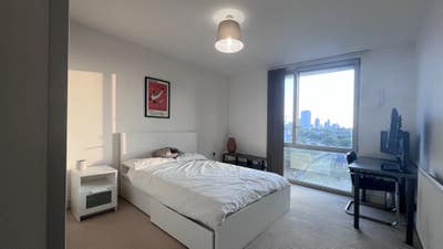 Double Room in Calm, Well-Located NewBuildFlat. E3 Main Photo