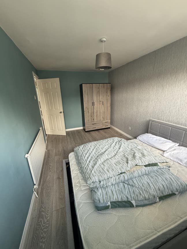 Two rooms available  in 3 bed house  Main Photo
