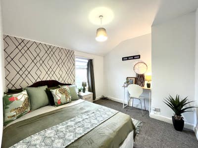 Lovely room in central Scarborough Main Photo