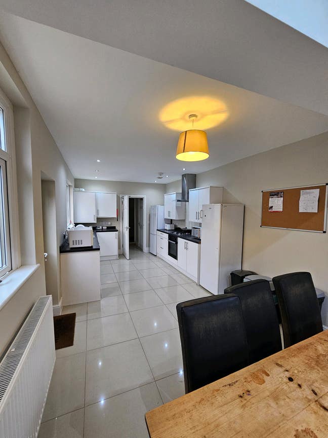 Double Room, All Bills.Inc (All female) 3 Main Photo