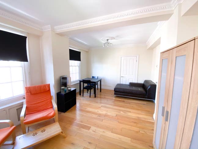 Bring room in great location  Main Photo