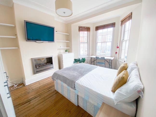Room available in excellent location  Main Photo