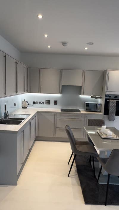 East London Riverside LUX APT Main Photo