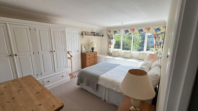 Large Bedrooms in Well Connected Village House Main Photo