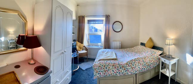 Town centre quiet double bedroom  Main Photo