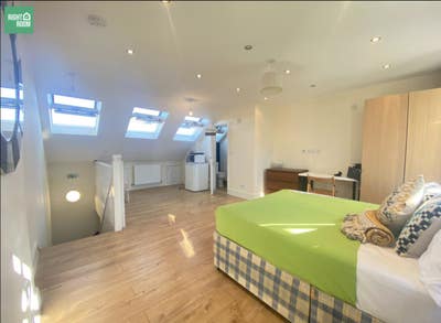 4 Fantastic New Ensuite Rooms Available in E14 Main Photo