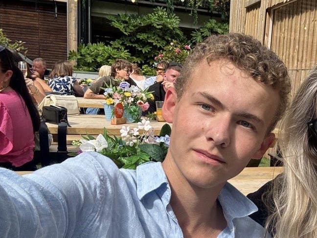 Professional male (19) looking for flatshare Main Photo