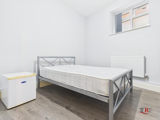 Double room available in Neasden Main Photo