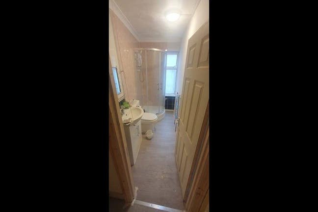          Spacious   Premium   Room      FEMALES  preferred! Main Photo