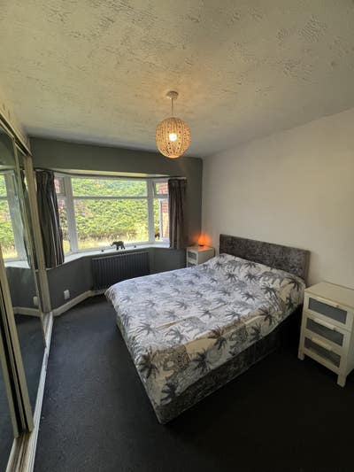 Large Double Room Main Photo