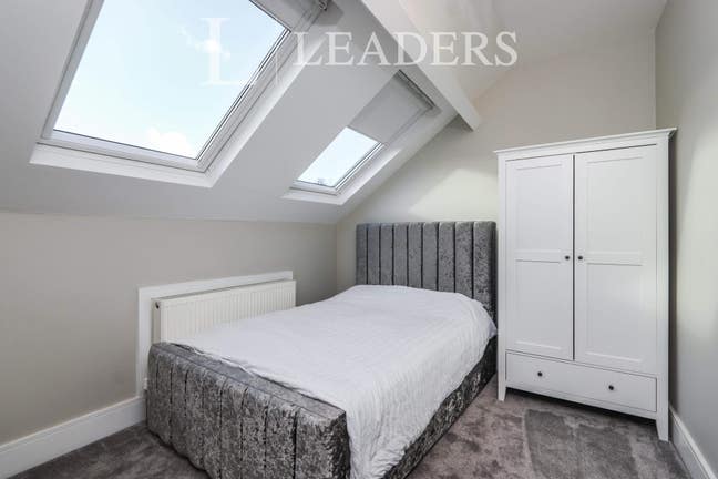 High Spec En-Suite Room to Rent in S6 Main Photo