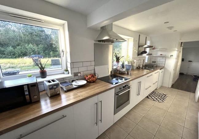 Two furnished rooms available in a family house Main Photo