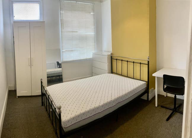 1 Room Left! Cashback on your rent, near campus!! Main Photo