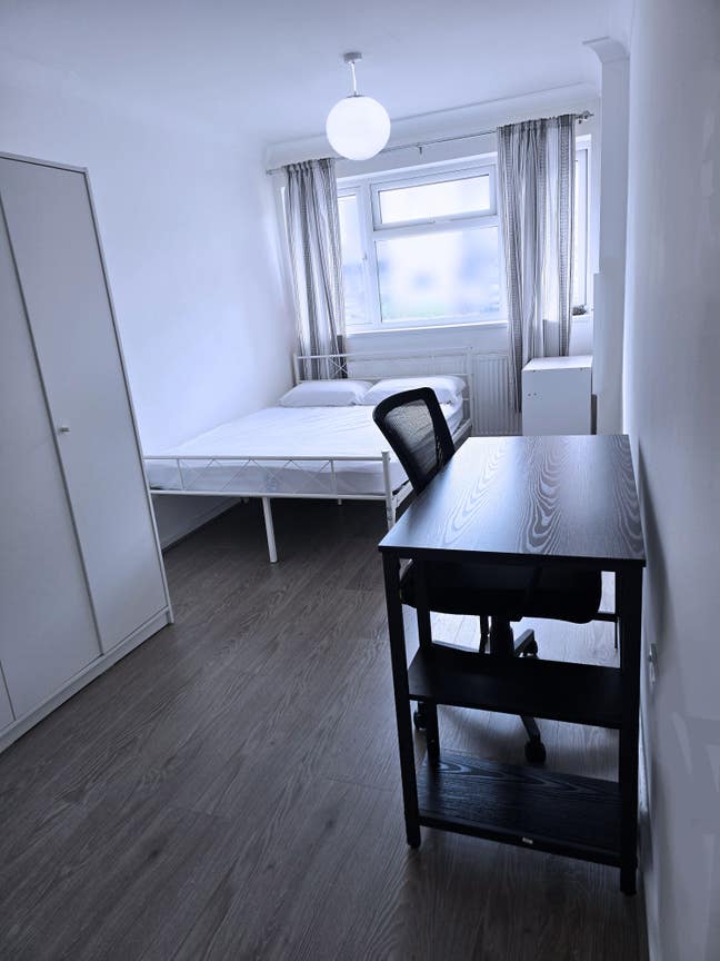 Double Room Leamington Spa Main Photo