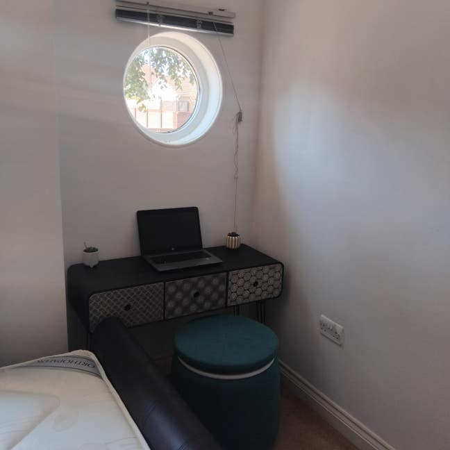 Lovely double room for single person Main Photo
