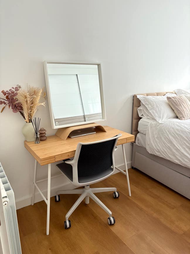 Bright En-suite room in modern flat  Main Photo