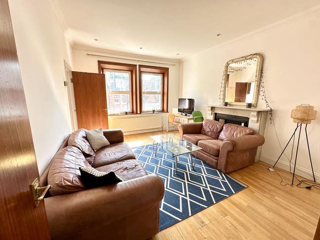 Spacious 2 Bed in West Kensington  Main Photo