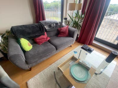 En-Suite Room in Spacious Apartment w/ Sea Views Main Photo