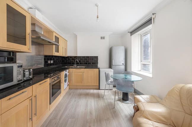 Room in 4 bed flat next to clapham common station Main Photo