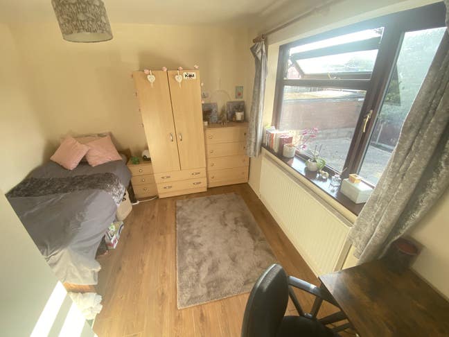 Cosy & Spacious rooms in Beeston- Bills included Main Photo