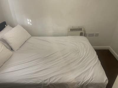 Furnished single bedroom  Main Photo