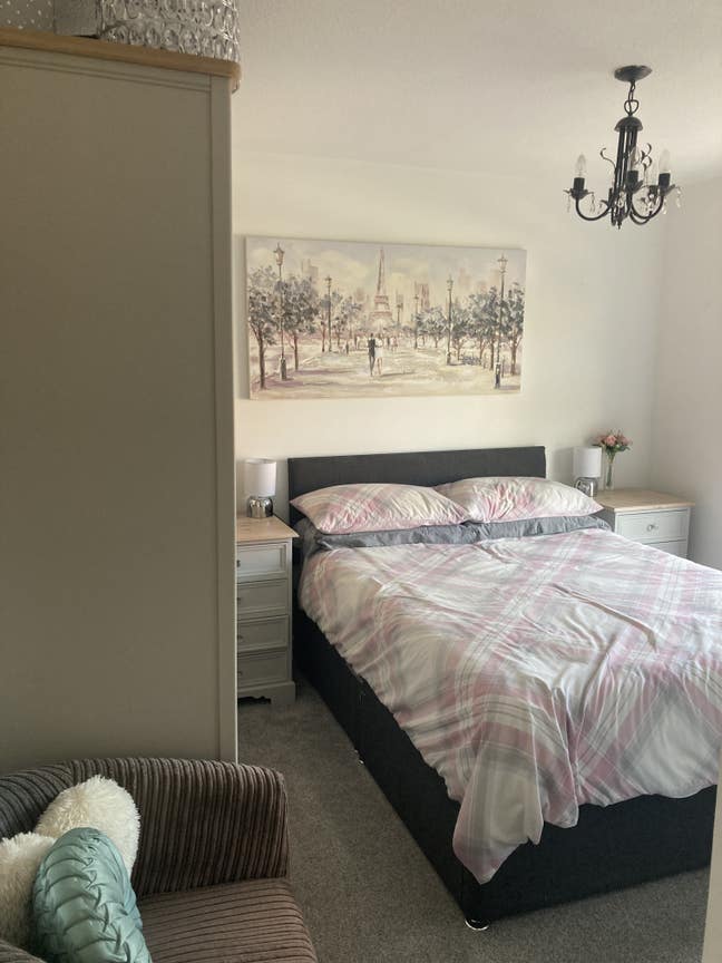 Furnished Double Room in Family Home Main Photo