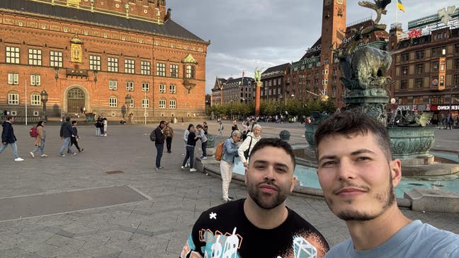 Looking for a room for 2! Main Photo