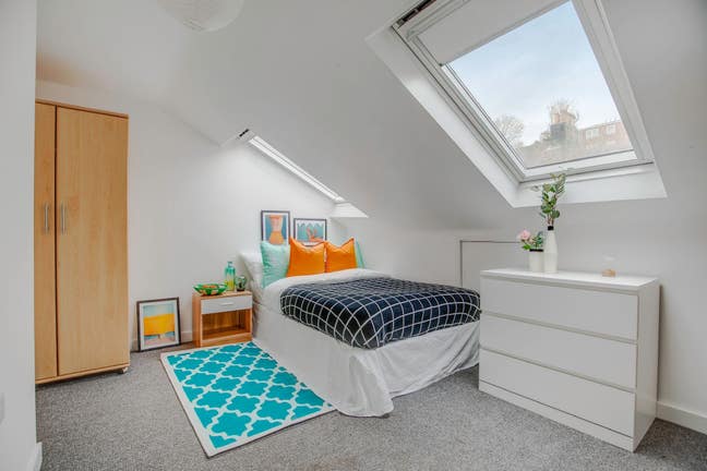 Beautiful 6 bedroom house in Winton BH9 Main Photo