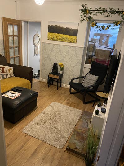 Spare room in my house available Main Photo