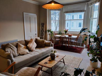 Bright 2-Bed Flat by the Sea Main Photo