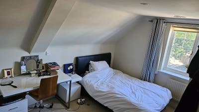 Double Bed & Ensuite in Beaconsfield, 1 min to FTS Main Photo