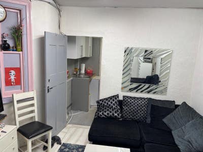 Studio in west Hendon Main Photo