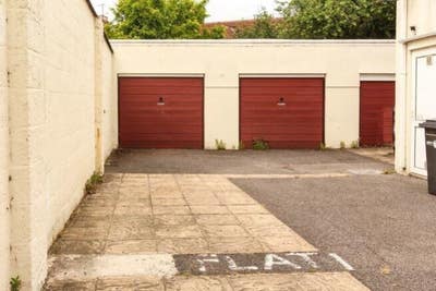 Spare double room in central yeovil property Main Photo