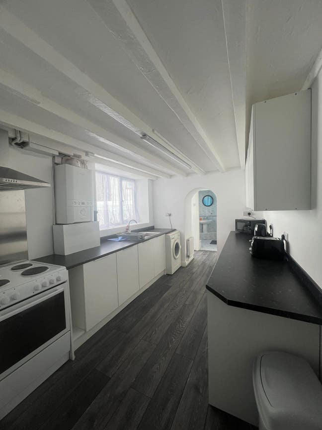 Fully furnished Single Room - All bills included  Main Photo