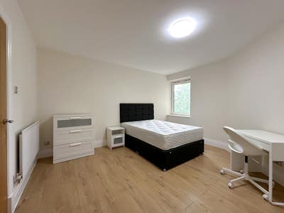 Double Room in a Luxury Property! Main Photo
