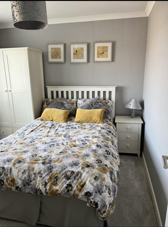 Double Room in a homely 3 bed detached house Main Photo