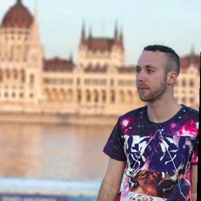 I am looking for a room. I am a professional and a Main Photo