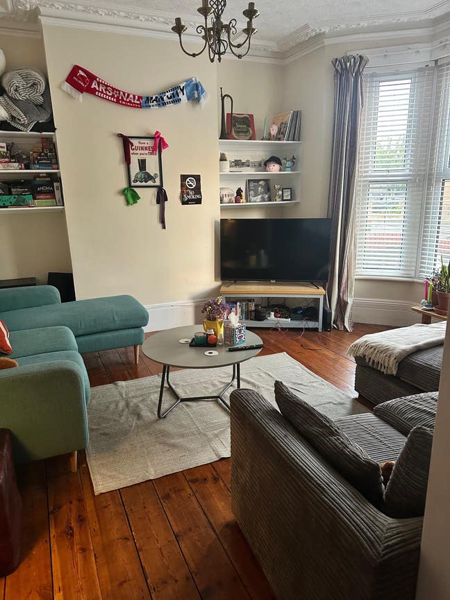Looking for fun and friendly housemate! Main Photo