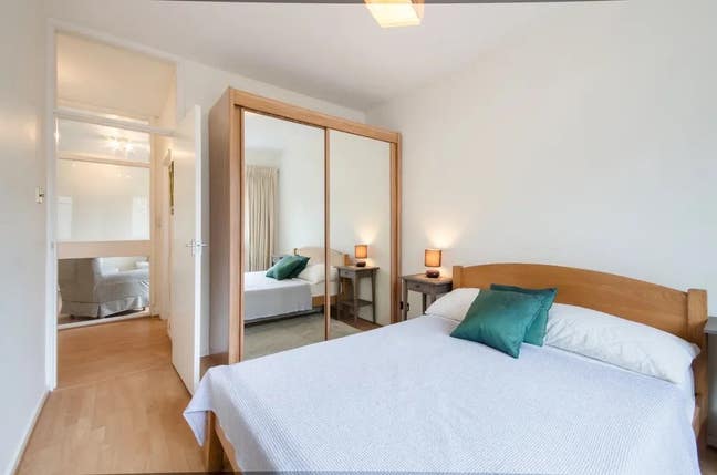 Female Only - Bright double room near central ldn Main Photo